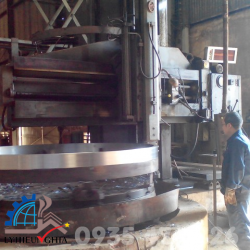 Tiện mặt bích lớn